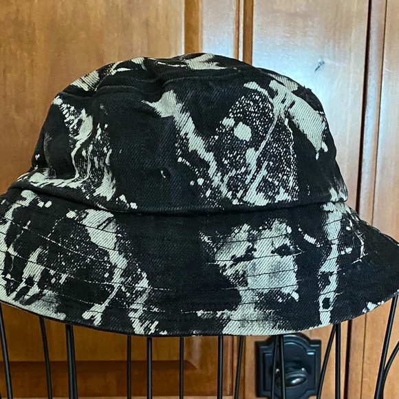 Cappelli black and white bucket hat - Picture 1 of 4